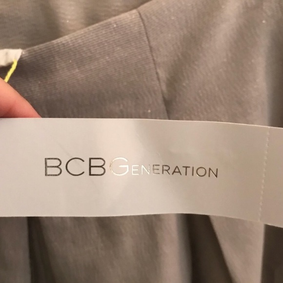 NWT BCBG pleated grey skirt - Picture 3 of 5